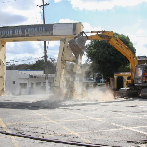 Pátio de Manobras: Prefeito de BM acompanha avanço das obras próximo ao Parque da Cidade